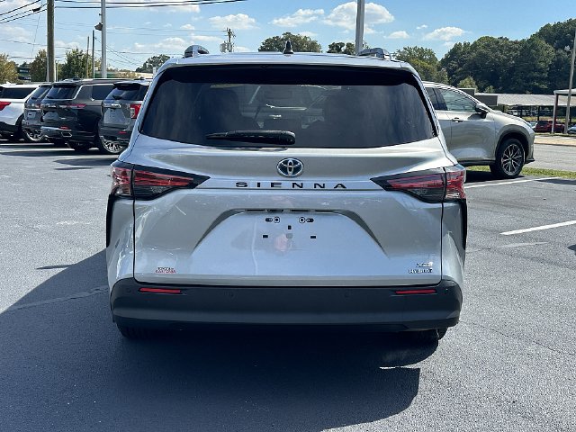 Used 2021 Toyota Sienna XLE FWD image 6