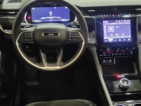 Used 2023 Jeep Grand Cherokee Altitude image 22