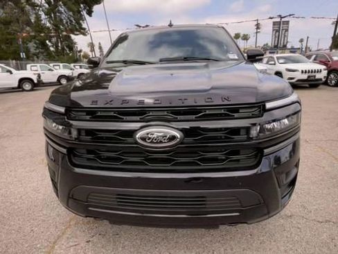 Used 2023 Ford Expedition Limited image 7