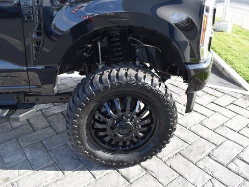 Used 2025 Ford F350 Lariat w/ FX4 Off-Road Package image 5