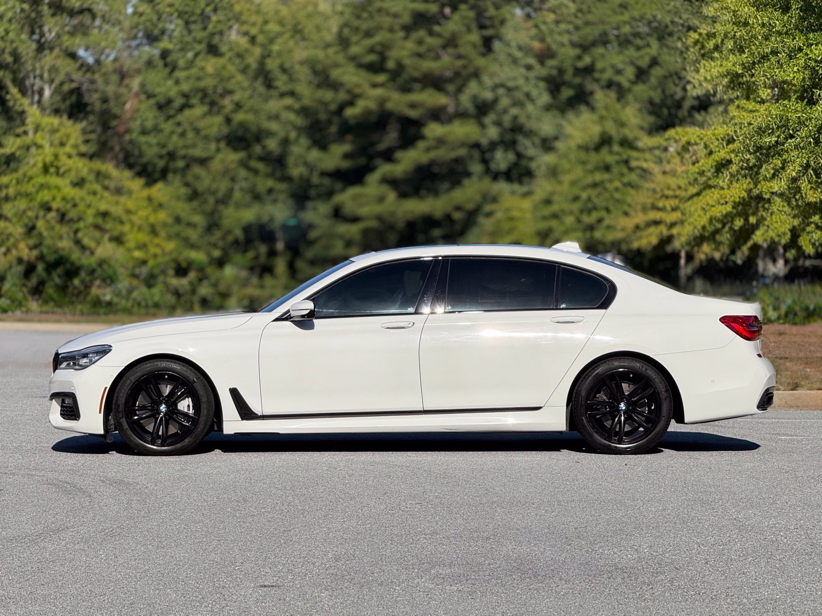 Used 2018 BMW 750i RWD image 9