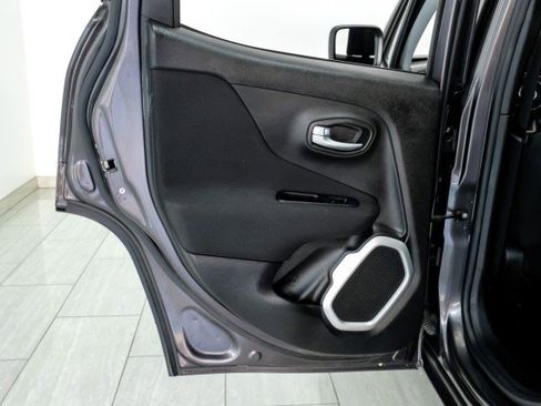 Used 2019 Jeep Renegade Latitude image 38