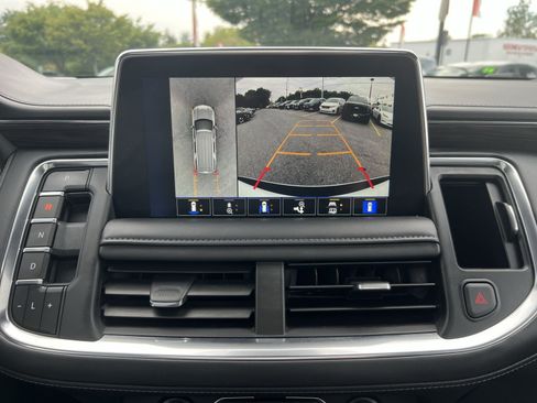 Used 2023 Chevrolet Tahoe Z71 w/ Luxury Package AWD/4WD image 19