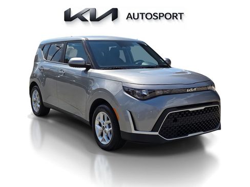 Certified 2025 Kia Soul LX w/ LX Technology Package FWD image 3