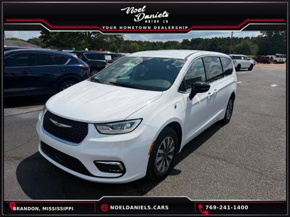 Used 2024 Chrysler Pacifica Limited