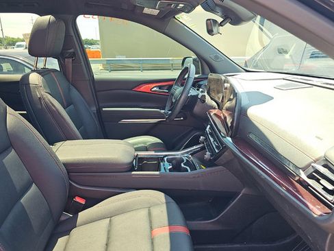 Used 2024 Chevrolet Traverse RS w/ LPO, Floor Liner Package AWD/4WD image 6