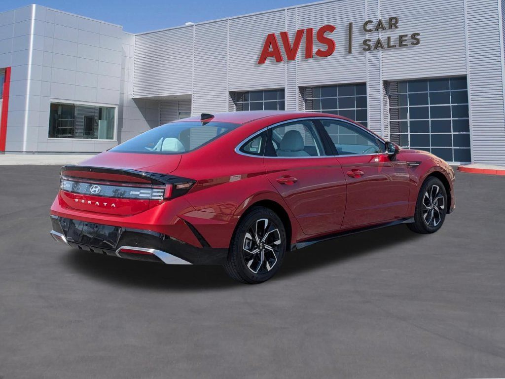 Used 2025 Hyundai Sonata SEL FWD image 5