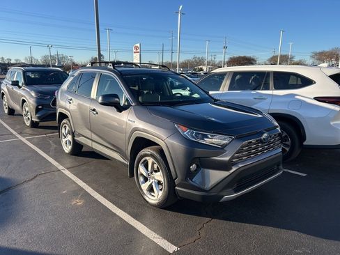 Used 2020 Toyota RAV4 Limited image 1