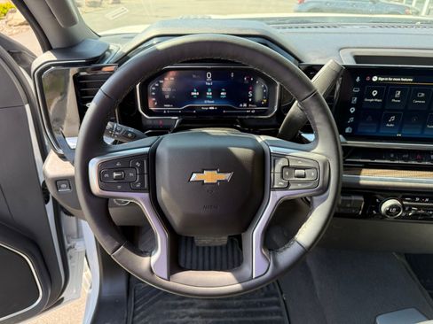Used 2025 Chevrolet Silverado 2500 LT w/ Convenience Package AWD/4WD image 12