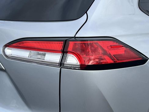 Used 2023 Toyota Corolla Cross LE image 9
