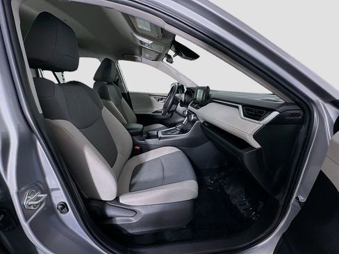 Used 2022 Toyota RAV4 XLE image 29