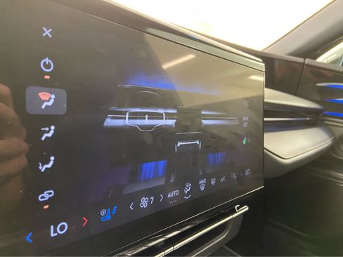 Used 2024 Lincoln Nautilus Premier w/ Equipment Group 102A image 28