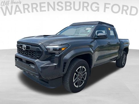 Used 2024 Toyota Tacoma TRD Sport AWD/4WD image 3