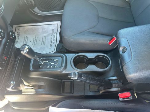 Used 2018 Jeep Wrangler Unlimited Sport S AWD/4WD image 29