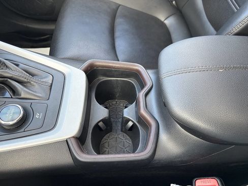 Used 2020 Toyota RAV4 Limited image 27