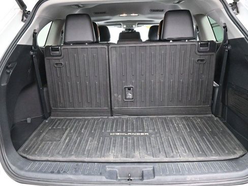 Used 2022 Toyota Highlander XLE AWD/4WD image 9