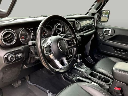 Used 2020 Jeep Wrangler Unlimited Sahara AWD/4WD image 17