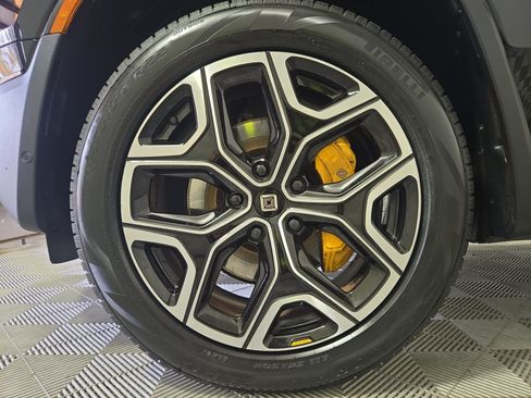 Used 2024 Rivian R1S Adventure AWD/4WD image 9