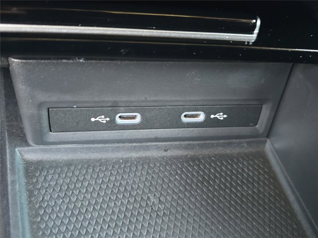 Used 2024 Volkswagen Atlas SE w/ Panoramic Sunroof Package FWD image 22