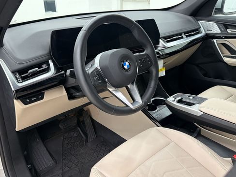 Used 2025 BMW X1 xDrive28i w/ Convenience Package AWD/4WD image 4