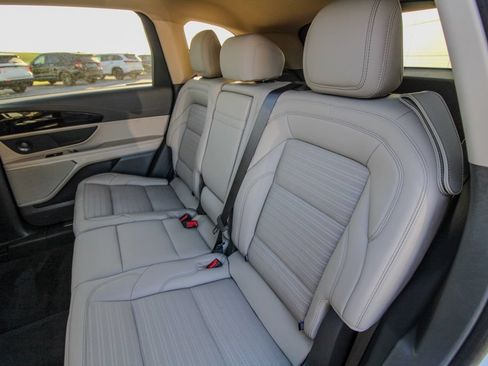 Used 2025 Lincoln Nautilus Reserve AWD/4WD image 9