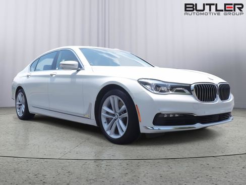 Used 2018 BMW 750i RWD image 8