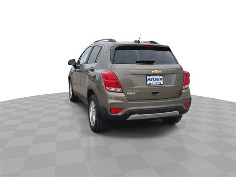 Certified 2022 Chevrolet Trax LT w/ LT Convenience Package image 7