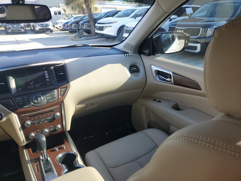 Used 2017 Nissan Pathfinder Platinum FWD image 24