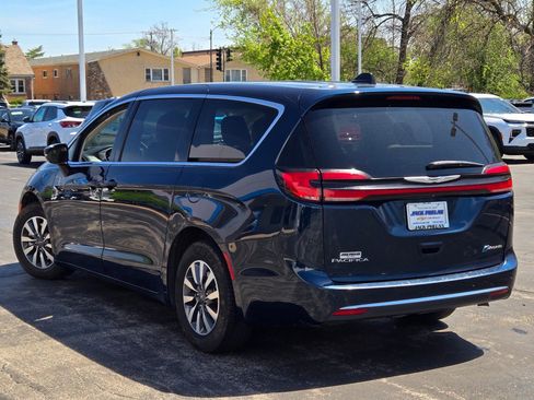 Used 2024 Chrysler Pacifica Limited FWD image 15
