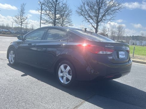 Used 2013 Hyundai Elantra GLS w/ Preferred Pkg image 7