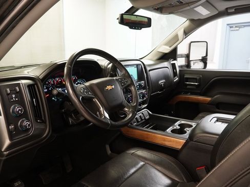 Used 2018 Chevrolet Silverado 1500 LTZ w/ LTZ Plus Package image 7