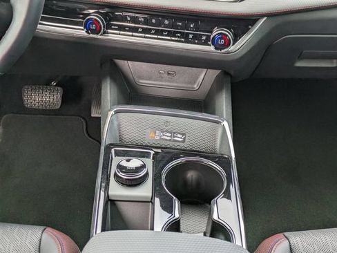 Used 2025 Chevrolet Equinox RS w/ Safety and Technology Package FWD image 19