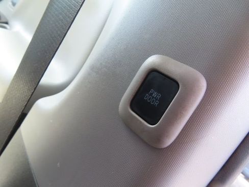 Used 2018 Toyota Sienna XLE Premium w/ Carpet Mat Package image 47