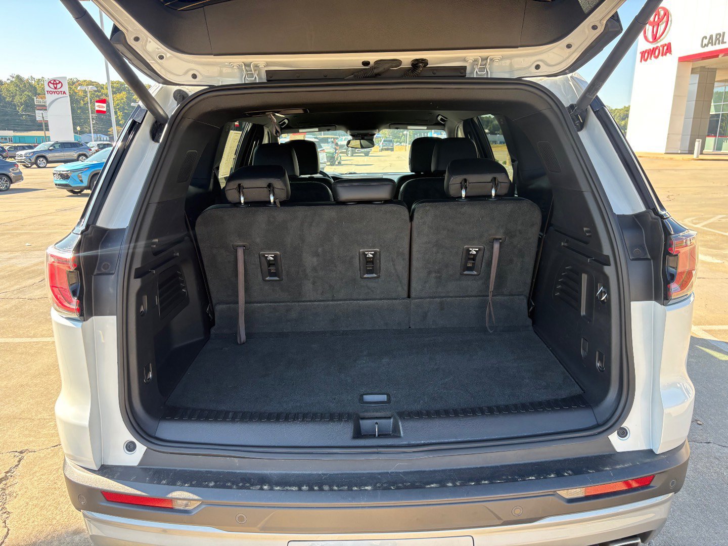 Used 2024 GMC Acadia Elevation FWD image 13