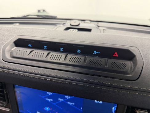 Used 2025 Ford Bronco Badlands AWD/4WD image 8