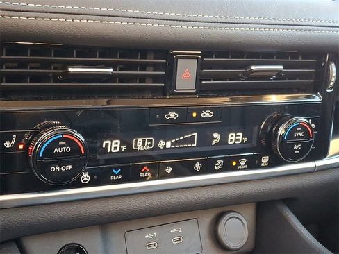 Used 2024 Nissan Rogue SL w/ SL Premium Package image 15