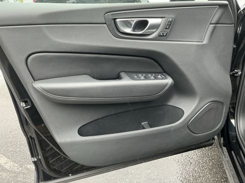 Used 2025 Volvo XC60 B5 Core AWD/4WD image 18