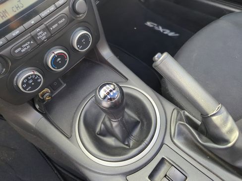 Used 2015 MAZDA MX-5 Miata Sport w/ Convenience Package image 27