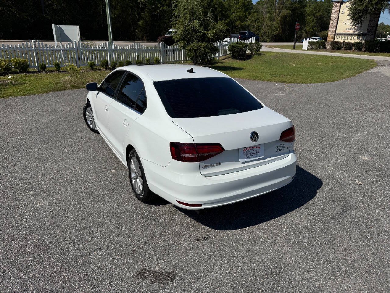 Used 2016 Volkswagen Jetta SE FWD image 4