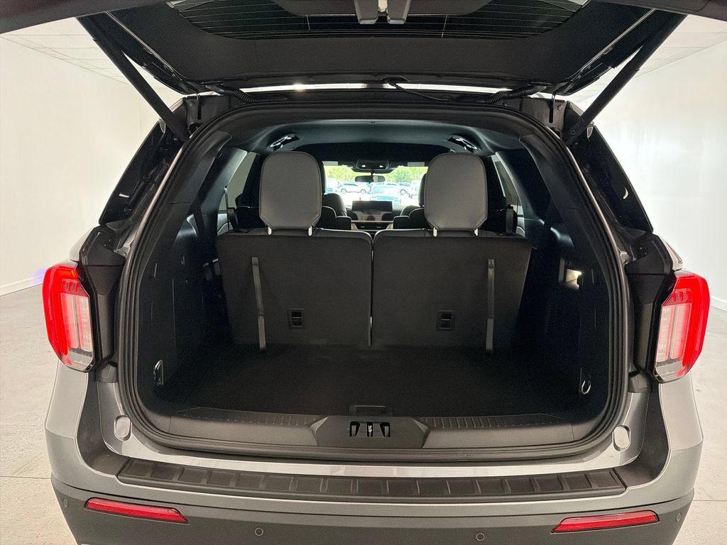 New 2027 Ford Explorer Active w/ Active Comfort Package RWD image 8