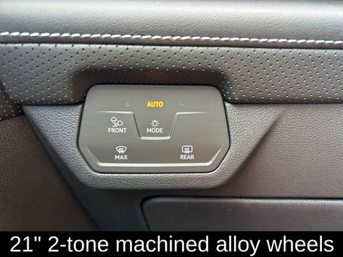 Certified 2025 Volkswagen Atlas SEL Premium R-Line image 31