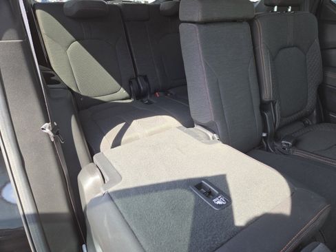 Used 2025 Honda Pilot Sport image 22