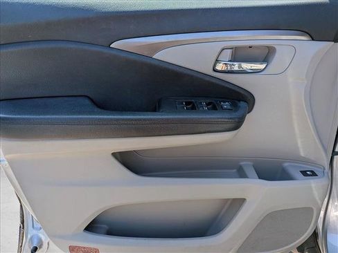 Used 2017 Honda Pilot LX image 10