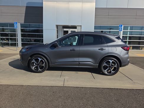 Used 2023 Ford Escape ST-Line Select w/ Tech Pack #2 image 2