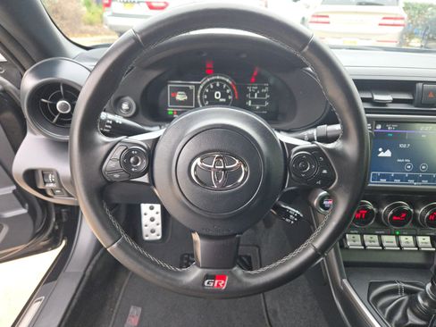 Used 2024 Toyota GR86 Premium image 21