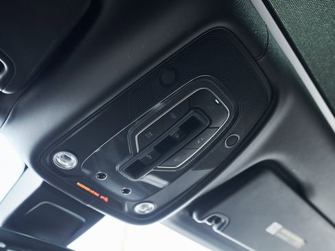 Used 2022 Bentley Bentayga image 63