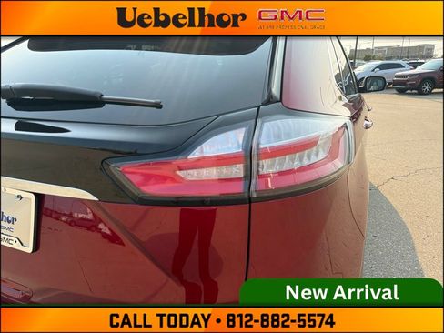 Used 2019 Ford Edge Titanium w/ Equipment Group 301A FWD image 8
