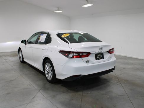 Used 2021 Toyota Camry LE image 7