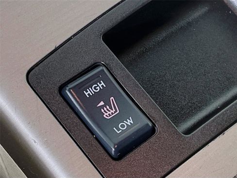 Used 2012 Subaru Outback 3.6R Limited image 23