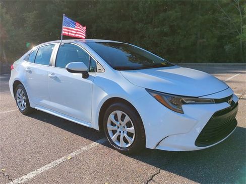 Used 2024 Toyota Corolla LE image 2